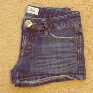 Mid-rise Medium wash Denim shorts